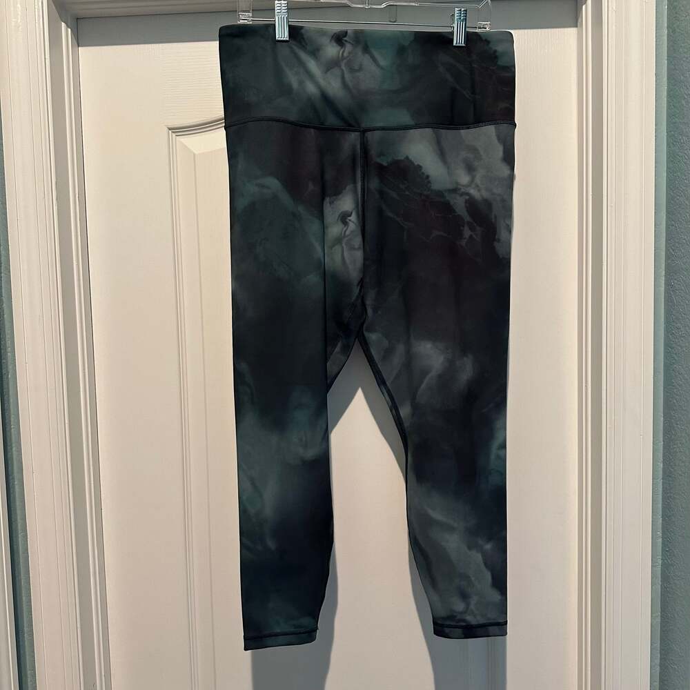 Athleta Elation Printed 7/8 Tight Legging in Marine Dark